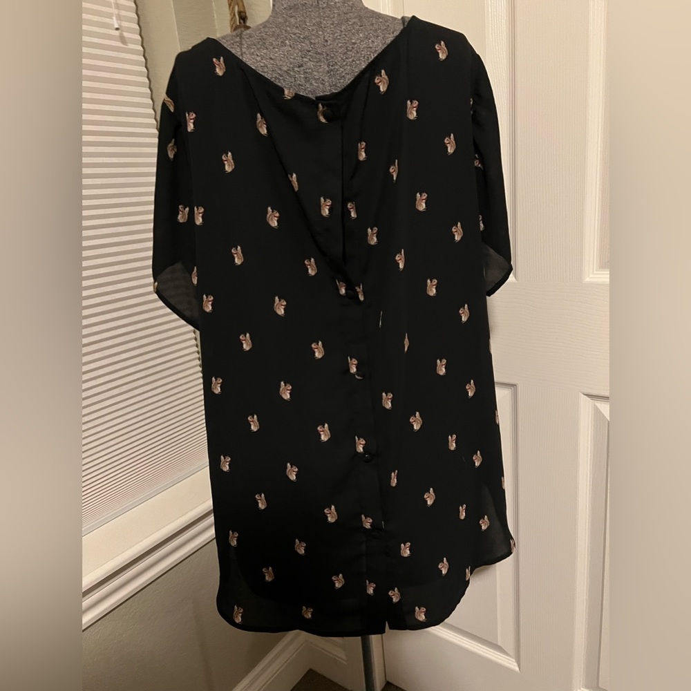 Abbey Georgette Button Back Short Sleeve Blouse - Picture 3 of 7